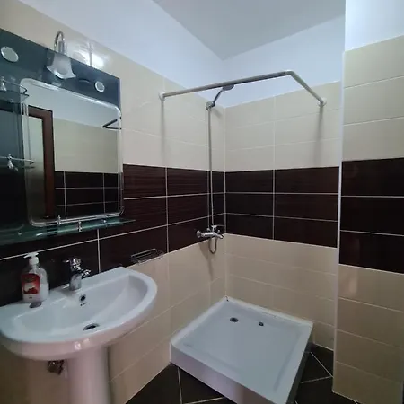 Kukesi Hotel Lini