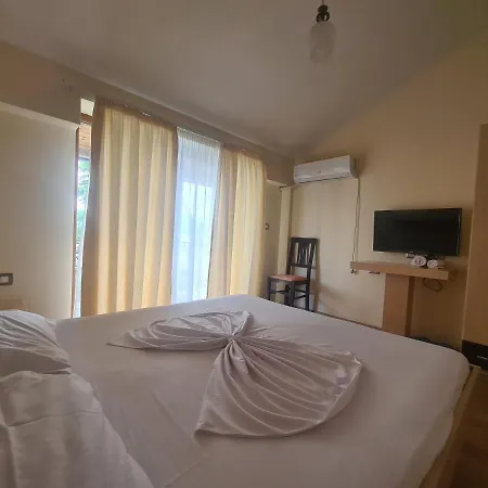 Kukesi Lini